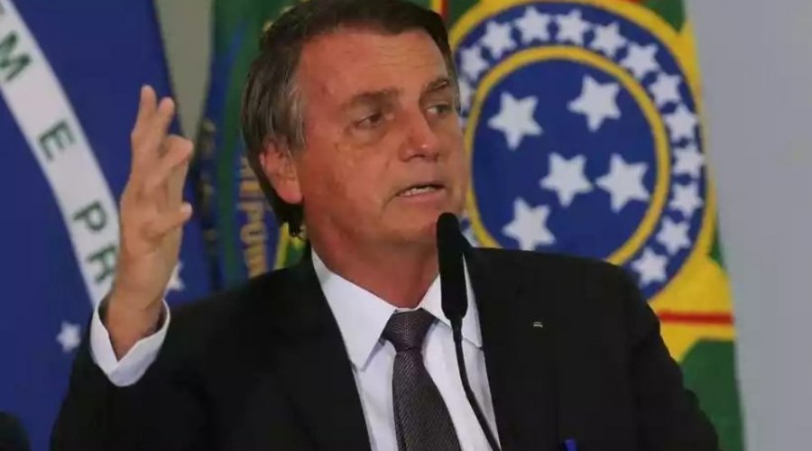 [Vídeo: Bolsonaro dá chilique em entrevista após TSE decretar sua inelegibilidade por 8 anos]