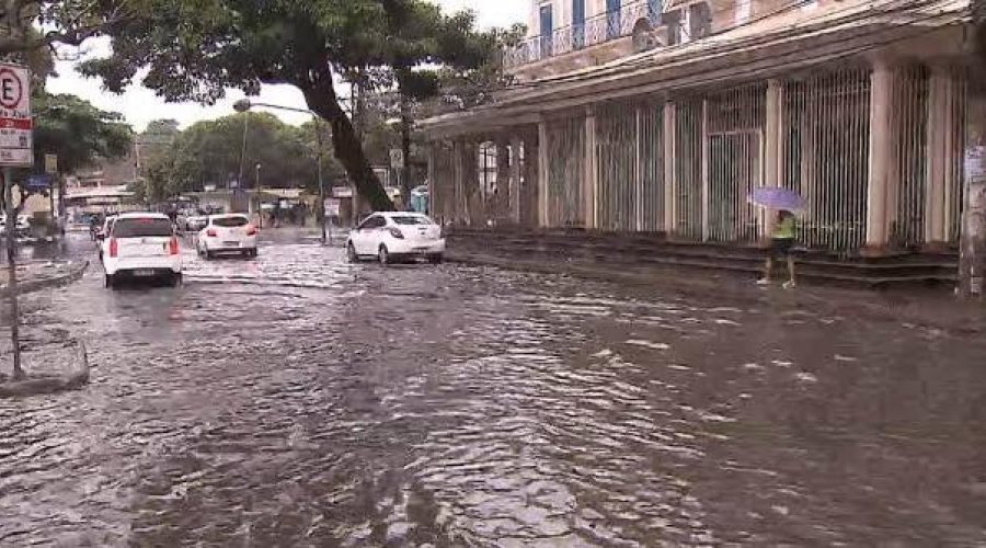 [Com chuva forte: Salvador registra mais de 40 ocorrências ]