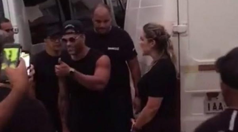 [Veja vídeo: Tony Salles se atrasa para show e é recebido na festa com bronca e empurrão]